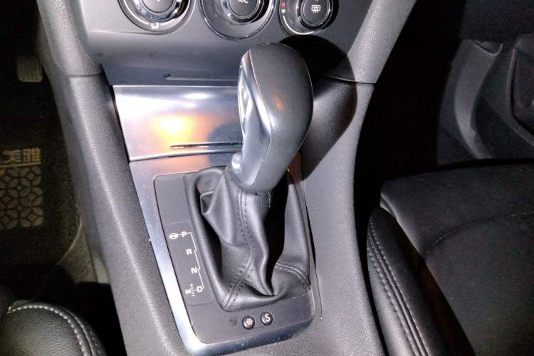 Used DS 5LS 2014 1.8L automatic Comfort version VTi140 Gear Lever