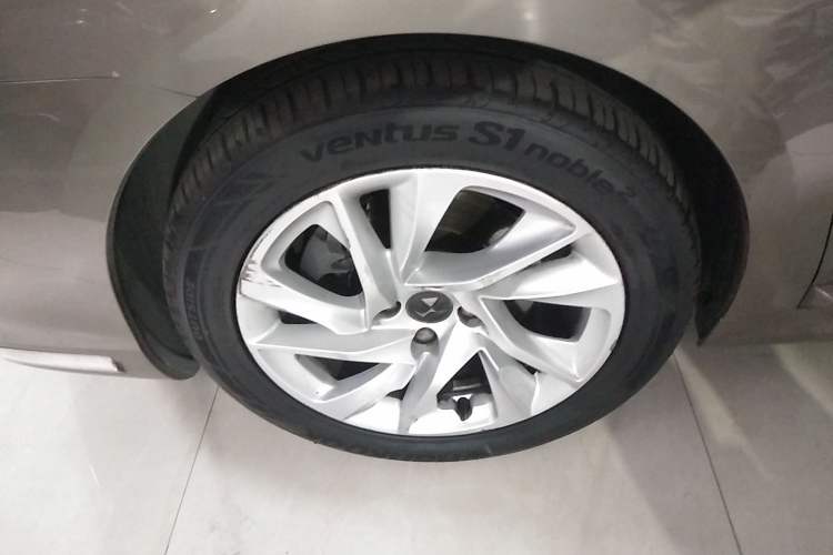 Used DS 5LS 2014 1.8L Elegant Edition VTi140 Left Front Wheel Hub