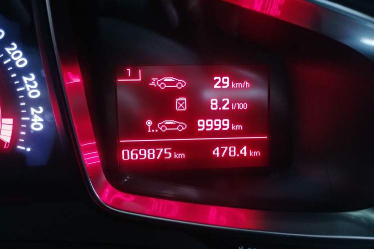 Used DS 5LS 2014 1.8L Elegant Edition VTi140 Odometer Close Up
