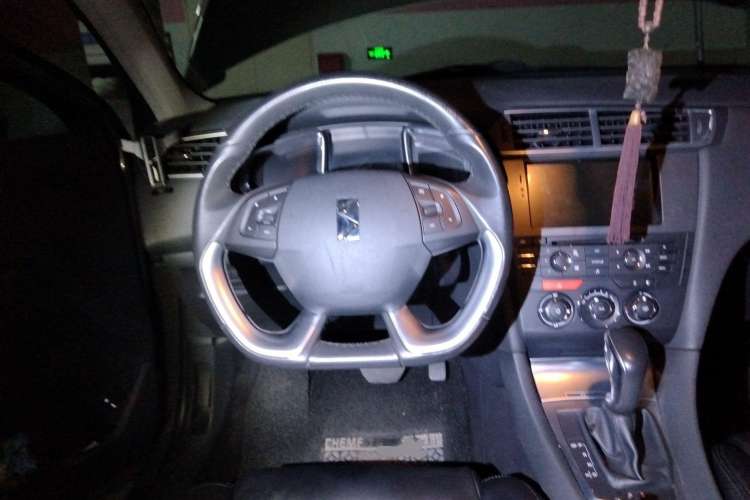 Used DS 5LS 2014 1.8L automatic Comfort version VTi140 Steering Wheel