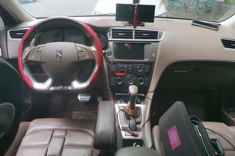 Used DS 5LS 2014 1.6T Prestige Edition THP200 Center Console