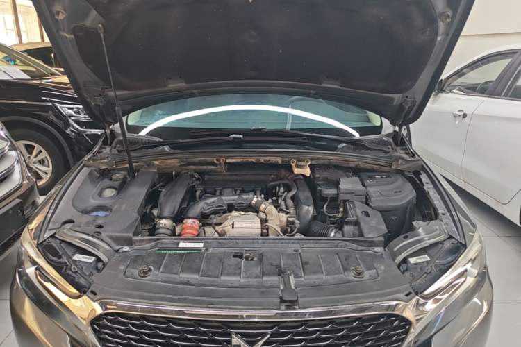 Used DS 5LS 2014 1.6T Luxury Edition THP160 Engine Bay