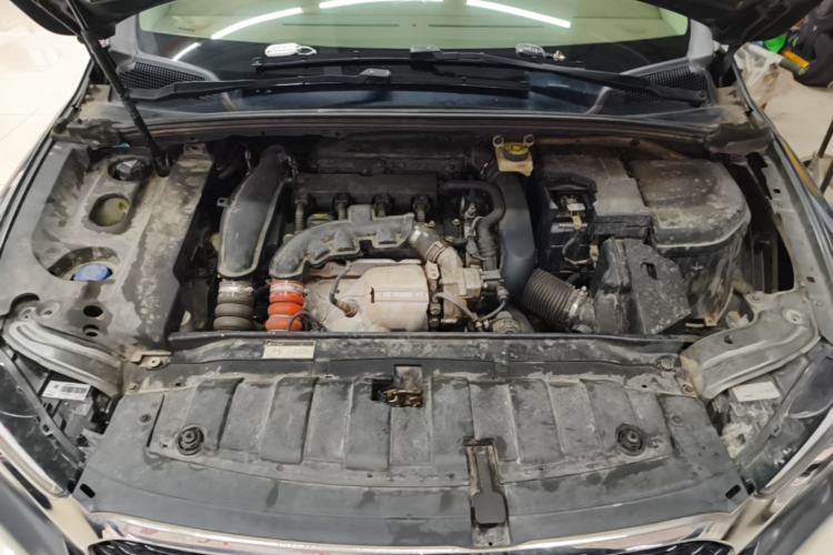 Used DS 5LS 2014 1.6T Elegant Version THP160 Engine Bay