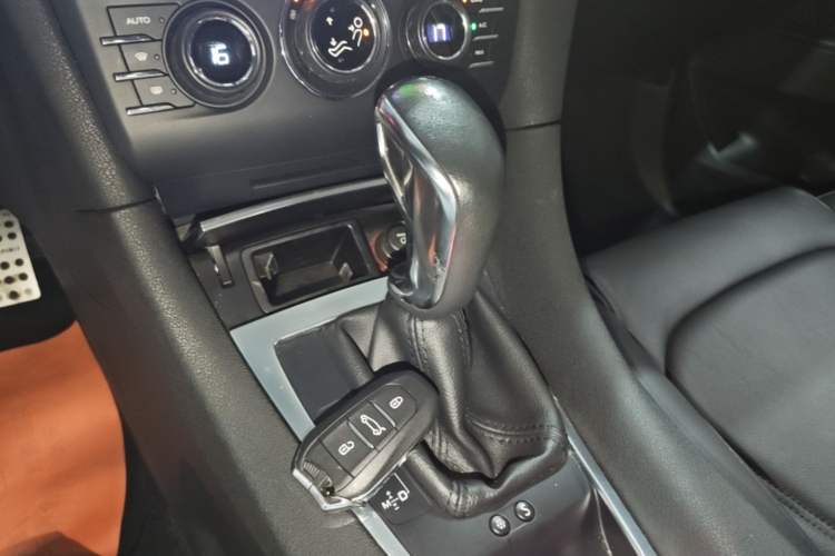 Used DS 5LS 2014 1.6T Luxury Edition THP160 Gear Lever