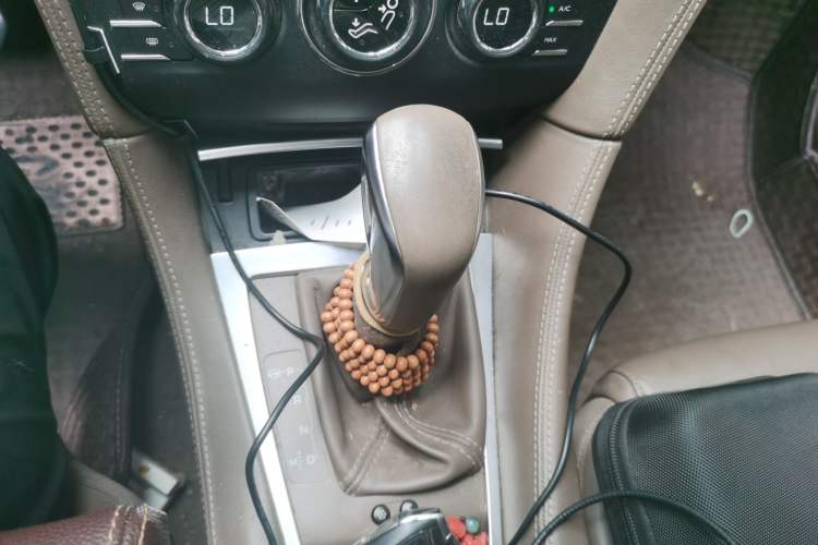Used DS 5LS 2014 1.6T Prestige Edition THP200 Gear Lever