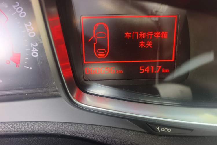 Used DS 5LS 2014 1.6T Elegant Version THP160 Odometer Close Up