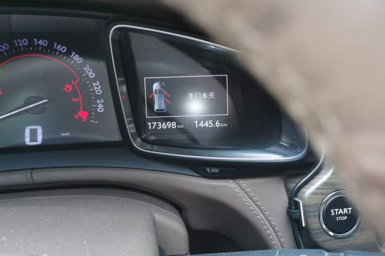Used DS 5LS 2014 1.6T Prestige Edition THP200 Odometer Close Up