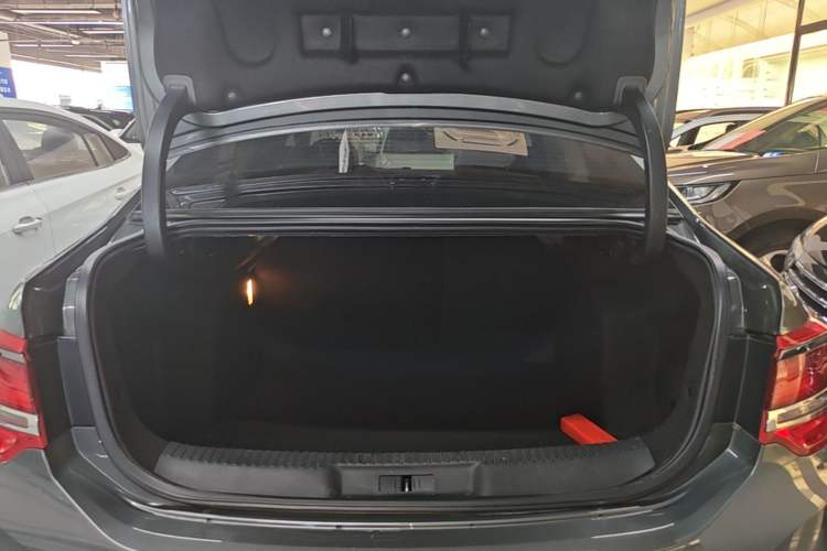 Used DS 5LS 2014 1.6T Luxury Edition THP160 Trunk