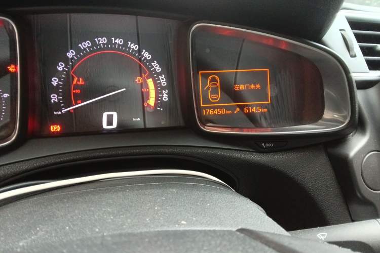 Used DS 5LS 2014 1.8L Elegant Edition VTi140 Odometer Close Up
