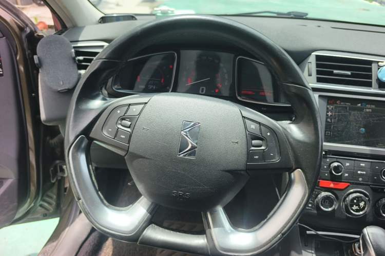 Used DS 5LS 2014 1.6T Luxury Edition THP160 Steering Wheel