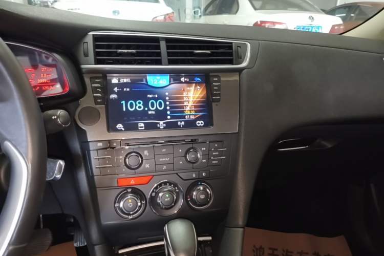 Used DS 5LS 2014 1.8L automatic Comfort version VTi140 Audio And AC Panel