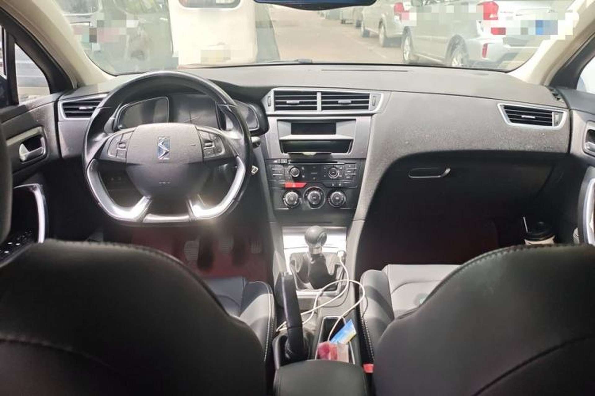 Used DS 5LS 2014 1.8L Manual Comfort Version VTi140 Center Console