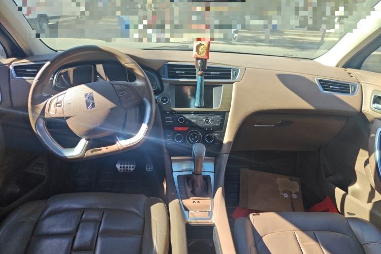 Used DS 5LS 2014 1.6T Prestige Edition THP200 Center Console