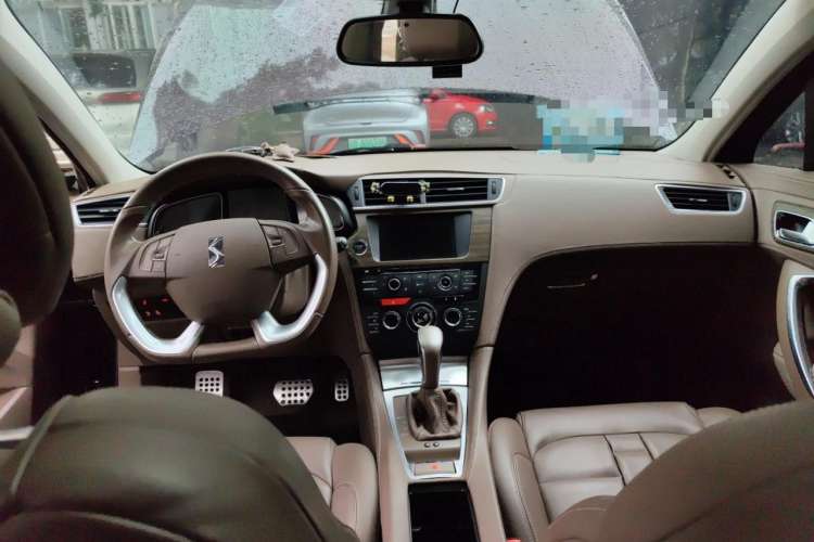 Used DS 5LS 2014 1.6T Prestige Edition THP200 Center Console
