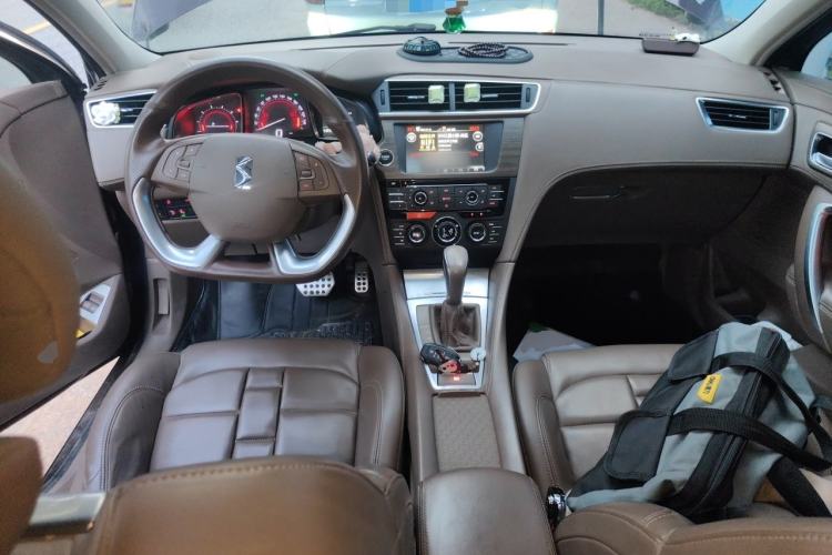 Used DS 5LS 2014 1.6T Prestige Edition THP200 Center Console