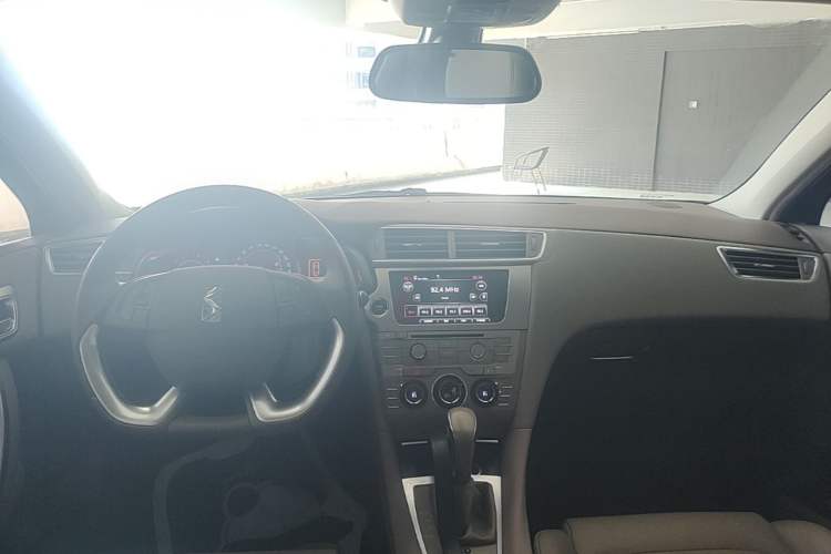Used DS 5LS 2014 1.6T Luxury Edition THP160 Center Console