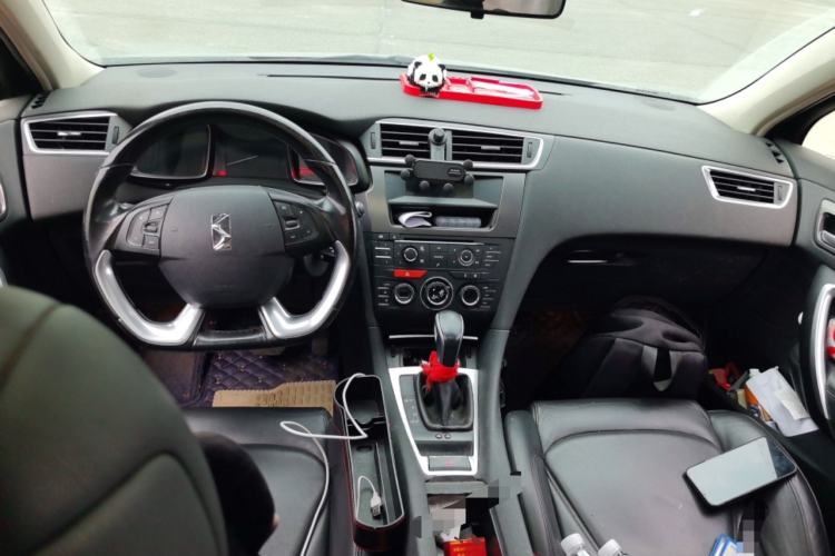 Used DS 5LS 2014 1.8L Elegant Edition VTi140 Center Console