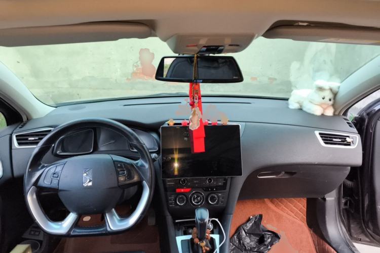 Used DS 5LS 2014 1.6T Luxury Edition THP160 Center Console