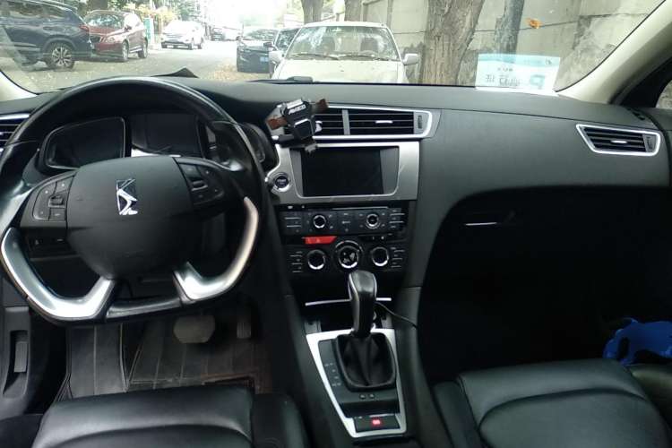 Used DS 5LS 2014 1.6T Luxury Edition THP160 Center Console
