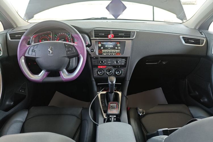 Used DS 5LS 2014 1.6T Luxury Edition THP160 Center Console