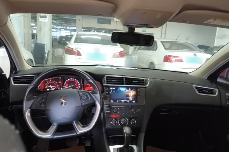 Used DS 5LS 2014 1.8L automatic Comfort version VTi140 Center Console