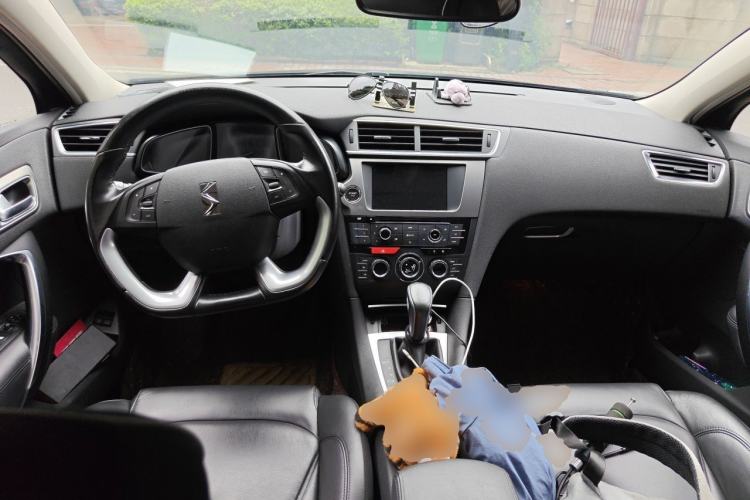 Used DS 5LS 2014 1.6T Luxury Edition THP160 Center Console