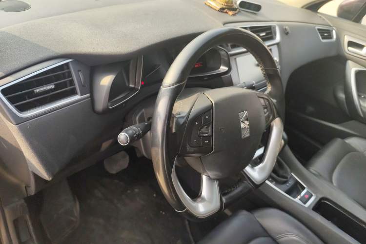 Used DS 5LS 2014 1.6T Elegant Version THP160 Center Console