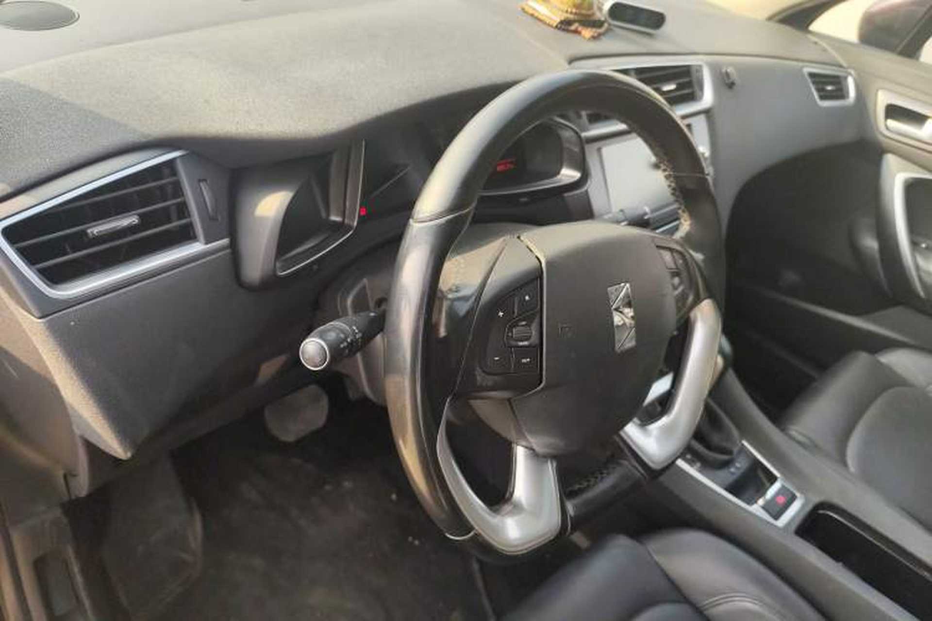 Used DS 5LS 2014 1.6T Elegant Version THP160 Center Console