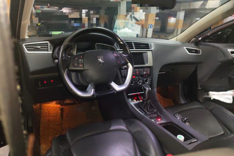 Used DS 5LS 2014 1.6T Luxury Edition THP160 Center Console