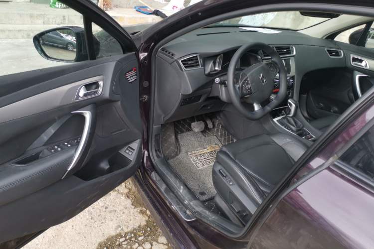 Used DS 5LS 2014 1.6T Luxury Edition THP160 Driver Seat