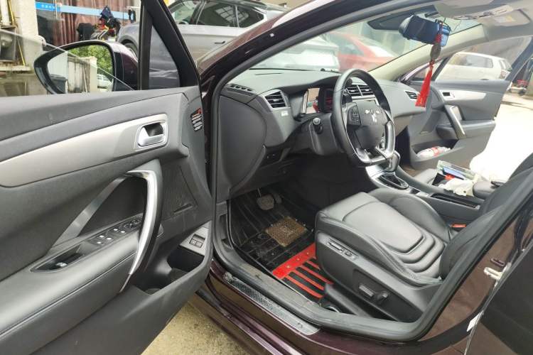 Used DS 5LS 2014 1.6T Luxury Edition THP160 Driver Seat