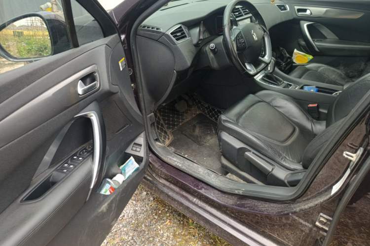 Used DS 5LS 2014 1.8L Elegant Edition VTi140 Driver Seat