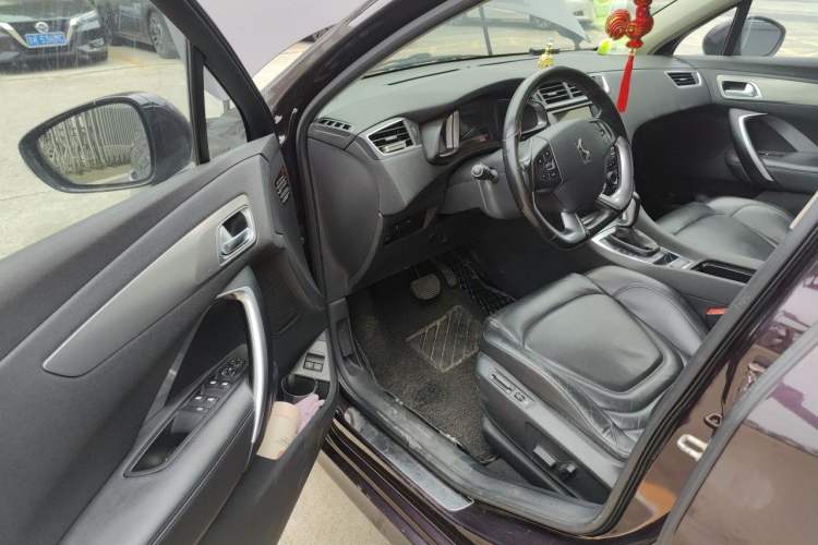 Used DS 5LS 2014 1.6T Luxury Edition THP160 Driver Seat