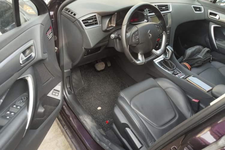 Used DS 5LS 2014 1.6T Elegant Version THP160 Driver Seat