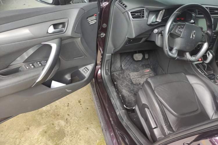 Used DS 5LS 2014 1.6T Elegant Version THP160 Driver Seat