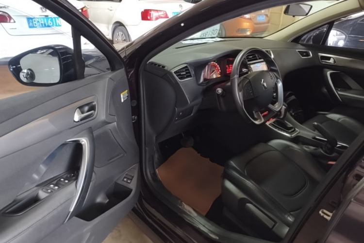 Used DS 5LS 2014 1.8L automatic Comfort version VTi140 Driver Seat