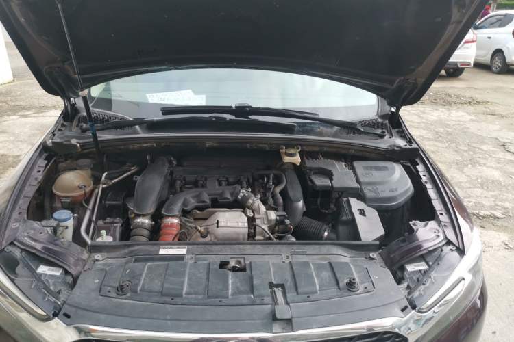 Used DS 5LS 2014 1.6T Luxury Edition THP160 Engine Bay