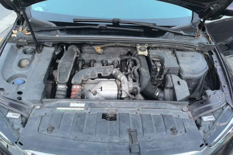 Used DS 5LS 2014 1.6T Elegant Version THP160 Engine Bay