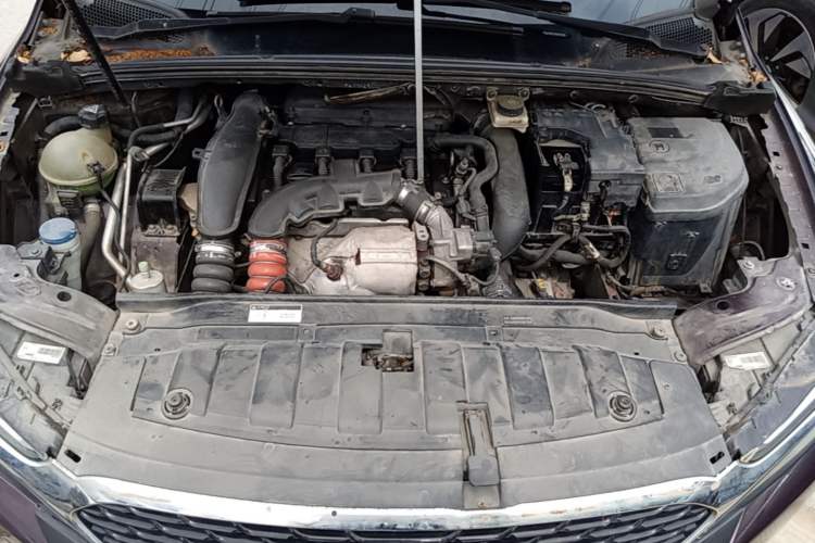 Used DS 5LS 2014 1.6T Elegant Version THP160 Engine Bay
