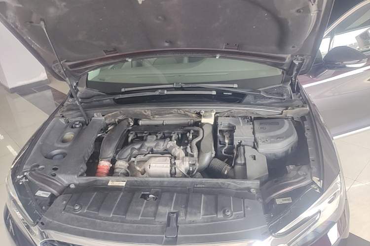 Used DS 5LS 2014 1.6T Luxury Edition THP160 Engine Bay