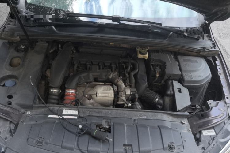 Used DS 5LS 2014 1.6T Luxury Edition THP160 Engine Bay