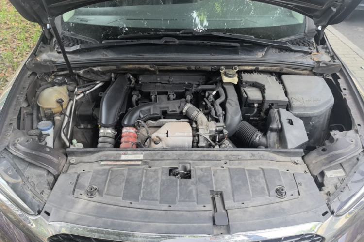 Used DS 5LS 2014 1.6T Elegant Version THP160 Engine Bay