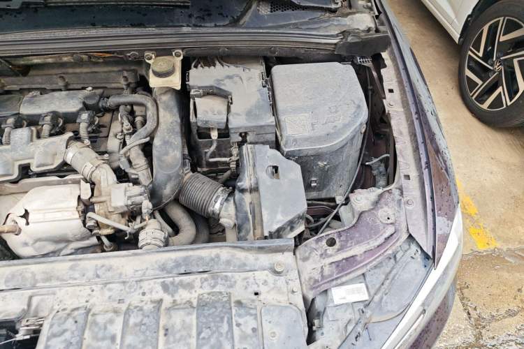 Used DS 5LS 2014 1.6T Luxury Edition THP160 Engine Bay Left
