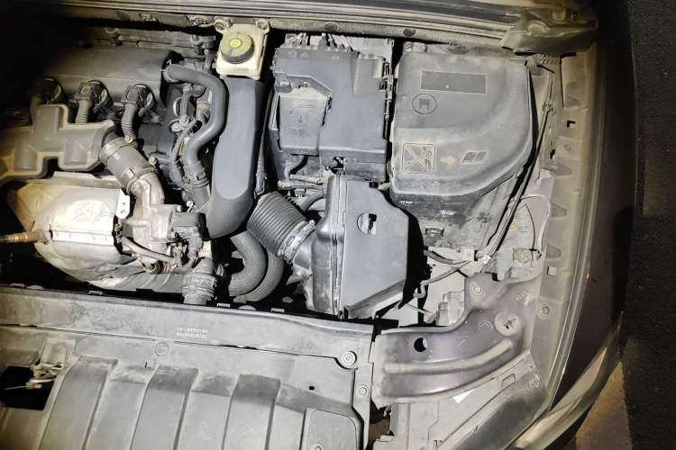 Used DS 5LS 2014 1.6T Luxury Edition THP160 Engine Bay Left