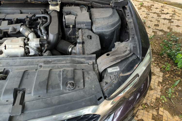 Used DS 5LS 2014 1.6T Luxury Edition THP160 Engine Bay Left