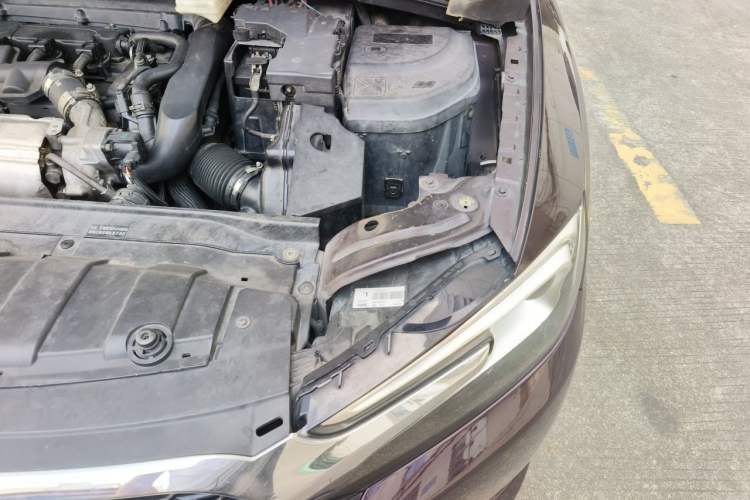 Used DS 5LS 2014 1.6T Luxury Edition THP160 Engine Bay Left