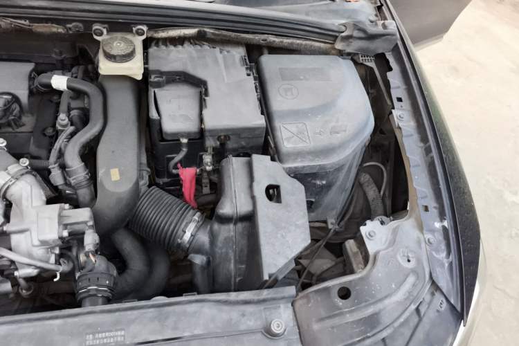 Used DS 5LS 2014 1.6T Luxury Edition THP160 Engine Bay Left