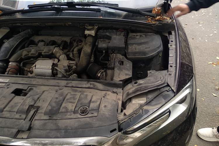Used DS 5LS 2014 1.6T Luxury Edition THP160 Engine Bay Left