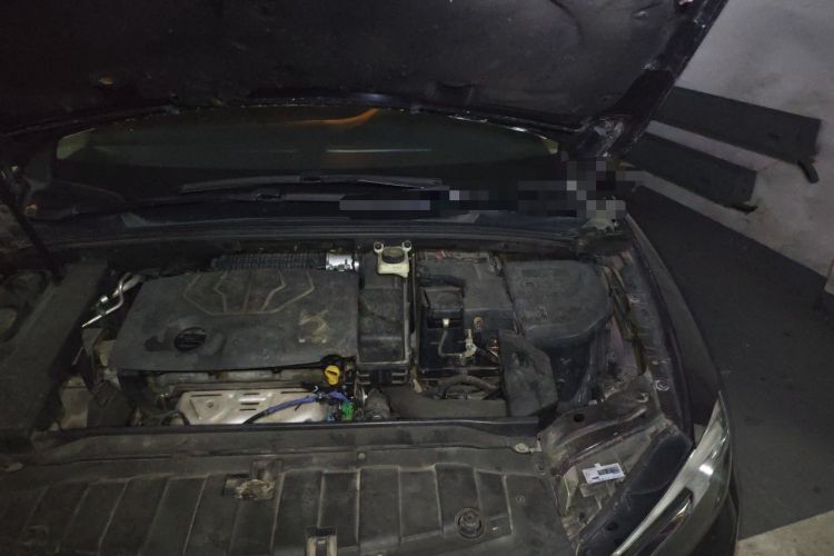 Used DS 5LS 2014 1.8L automatic Comfort version VTi140 Engine Bay Left
