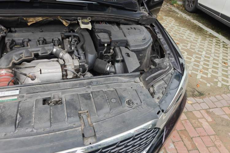 Used DS 5LS 2014 1.6T Luxury Edition THP160 Engine Bay Left